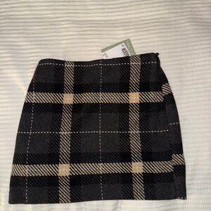H&M Plaid Black and Cream Women's Mini-skirt